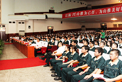 作為推動企業(yè)加快發(fā)展三大平臺之一的人力資源管理提升工作，將是當前和今后一段時期山推股份人力資源管理的首要任務(wù)。