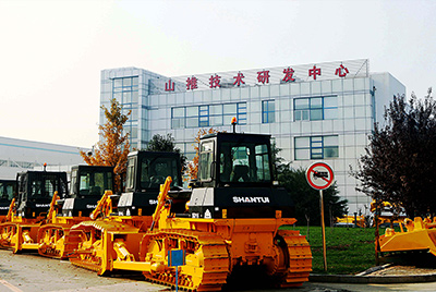 2009年，山推研發(fā)中心被國家人事部批準設(shè)立博士后科研工作站，同年召開首屆科技創(chuàng)新大會。